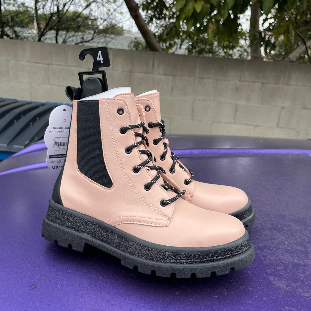 New women’s boots size 4 pink cream